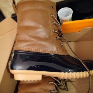 brand new duck boots